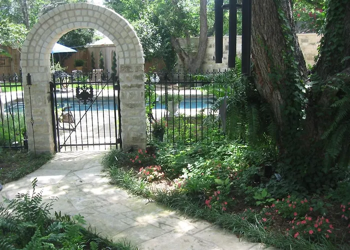 Strickland Arms Bed And Breakfast Austin